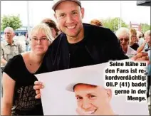  ??  ?? Seine Nähe zu den Fans ist rekordverd­ächtig: Oli.P (41) badet gerne in der
Menge.