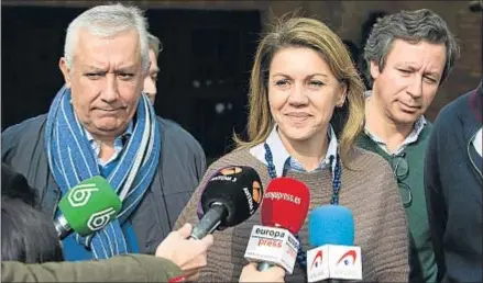  ?? ISMAEL HERRERO / EFE ?? Cospedal, entre Arenas y Floriano, ayer tras la reunión de dos días de la cúpula del PP en Toledo