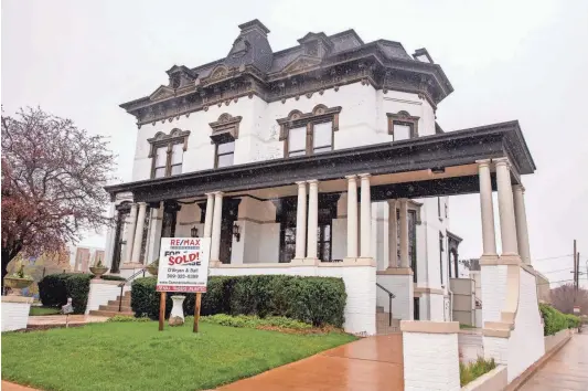  ?? MATT DAYHOFF/JOURNAL STAR ?? The former Benassi & Benassi law offices at 300 NE Perry Avenue in downtown Peoria has been sold to the Parker & Parker law offices.