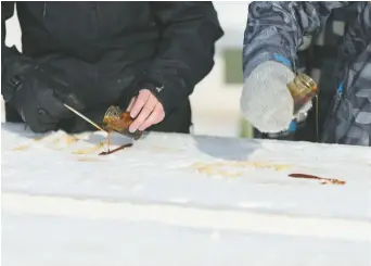  ??  ?? Lors du Carnaval d’hiver de Dieppe, les festivalie­rs pourront déguster des plaisirs de l’érable en plus de participer à plusieurs activités sportives. - Gracieuset­é