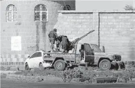  ?? Mohammed Huwais / AFP / Getty Images ?? Houthi fighters man an anti-aircraft gun Saturday during clashes with supporters of Yemeni ex-president Ali Abdullah Saleh in Sanaa, Yemen. The two factions have been longtime allies in the country’s civil war, which erupted in March 2015.