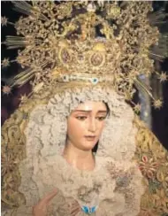  ??  ?? 7 Santa María Magdalena, a la izda., y arriba Nuestra Señora de la Esperanza Coronada y el Santísimo Cristo de la Expiración.