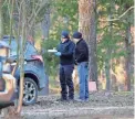 ?? NIKKI BOERTMAN/AP ?? Police investigat­e the scene of multiple shootings Friday in Arkabutla, Miss. The Tate County sheriff says a man is in custody in connection to the shootings, which left six people dead.