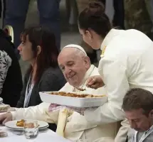  ?? ALESSANDRA TARANTINO / AP ?? NO INDIFFEREN­CE: Pope Francis sits at a table during a lunch, in the Paul VI Hall at the Vatican on Sunday.