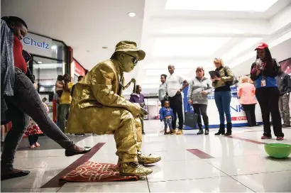  ?? Picture: Jacques Nelles ?? MALL ‘SQUATTER’ A street performer seemingly defies gravity at the Mall@Reds in Centurion yesterday.