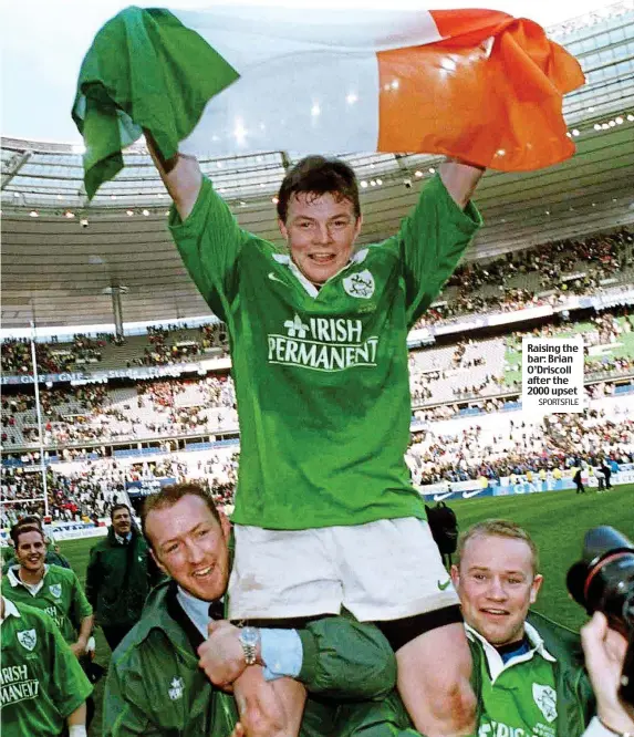  ?? SPORTSFILE ?? Raising the bar: Brian O’Driscoll after the 2000 upset