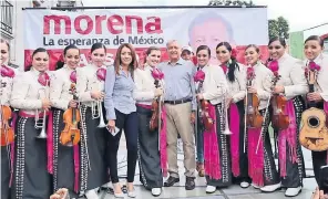  ??  ?? En su visita a Tonalá, Jalisco, el presidente nacional de Morena, Andrés Manuel López Obrador, lamentó que no se tengan avances por el crimen de Humberto Ortiz, dirigente estatal del partido.