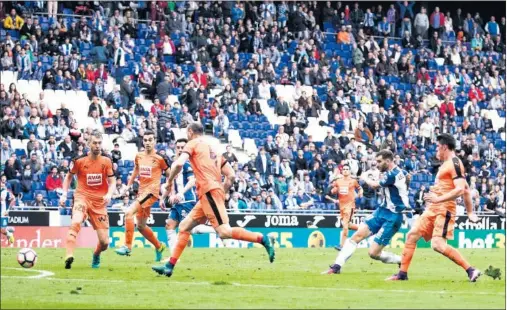  ??  ?? ‘IN EXTREMIS’. El 3-3 de Leo Baptistao para el Espanyol llegó en el minuto 92, con un derechazo desde la frontal del área del Eibar.