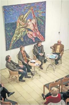  ?? RP-FOTO: HANS-JÜRGEN BAUER ?? Eckart Roese im Dialog mit Moderatori­n Julia Breithaupt, Gregor Jansen (Kunsthalle) und Pfarrer Jörg Jerzembeck-Kuhlmann (v. l.).