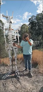  ?? ?? The mystery Moulamein farmer with the alien bones found on his farm.