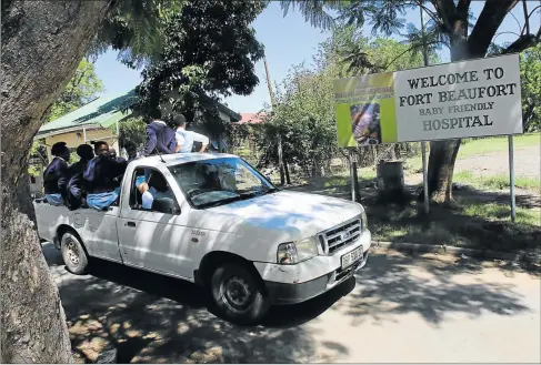  ?? Picture: MICHAEL PINYANA ?? ON HIGH ALERT: Some pupils from Thubalethu High in Fort Beaufort had to leave school after suffering from what is believed to be food poisoning