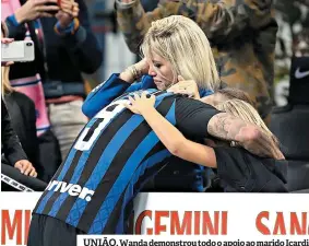  ??  ?? UNIÃO. Wanda demonstrou todo o apoio ao marido Icardi