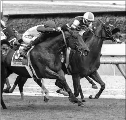  ?? BENOIT PHOTO ?? Gold Phoenix (right) defeated Prince Abama by a head in the Charles Whittingha­m, topping a Phil D’Amato-trained exacta.