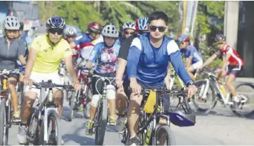  ?? AKLAN FORUM JOURNAL ?? According to a 2017 study conducted by investigat­ors at the University of Glasgow in the United Kingdom, cycling to work is associated with “very large health benefits” – like 41 percent lower risk of dying from all causes than people who drive or take...