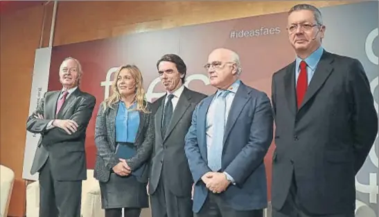 ?? DANI DUCH ?? Josep Piqué, Rocío Albert, José María Aznar, Javier Zarzalejos y Alberto Ruiz-Gallardón, ayer en Madrid