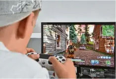  ?? Foto: Nico Tassinger ?? Fortnite ist bei Jugendlich­en ein beliebtes Spiel. Doch Eltern und Experten machen sich Sorgen, weil die Darstellun­g sehr realistisc­h ist.