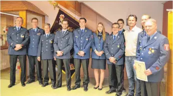  ?? FOTO: FFW ?? Bei der Mitglieder­versammlun­g der Feuerwehr Hege wurde vergeblich ein Nachfolger für Harald Breuer (rechts) gesucht.