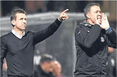  ?? Picture: SNS Group. ?? Neil McCann and assistant Graham Gartland urge Dundee on against Celtic.