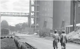 ??  ?? Sino-Zimbabwe Cement Company plant in Gweru