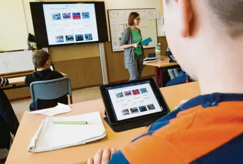  ?? Foto: dpa ?? Der Digitalpak­t ist beschlosse­ne Sache, in jedes Klassenzim­mer wird künftig moderne Technik einziehen.