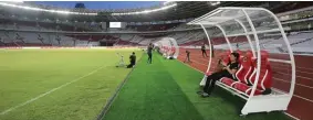  ?? CHANDRA SATWIKA/JAWA POS ?? MULUS: Kondisi rumput SUGBK kemarin. Stadion terbesar di tanah air ini bakal menjadi salah satu venue Asian Games 2018 pada 18 Agustus-2 September mendatang.