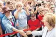  ?? Foto: dpa ?? Angela Merkel gestern beim Tag der offenen Tür der Bundesregi­erung