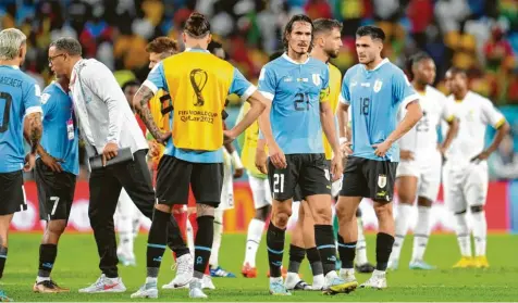  ?? Foto: Nick Potts, dpa ?? Die Spieler von Uruguay konnten sich nicht über den Sieg gegen Ghana freuen, denn den Sprung ins Achtelfina­le haben sie nicht geschafft.