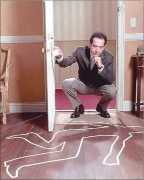  ??  ?? Tony Shalhoub incarne Adrian Monk, un détective bourré de TOC et de phobies.