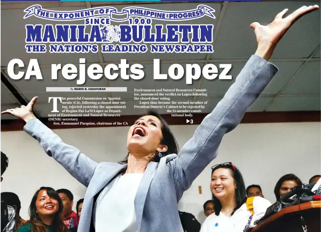  ??  ?? ‘NO CONTROL OVER POLITICS’ – Environmen­t Secretary Gina Lopez breaks into a song during a press conference after the Commission on Appointmen­ts (CA) rejected her nomination at the Senate in Pasay City, yesterday. (AP)