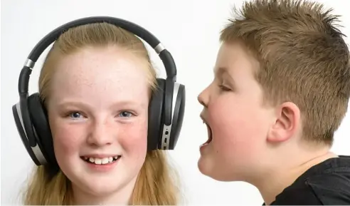  ?? Photo: Adam Hourigan ?? SUBSCRIPTI­ON OFFER: Annabelle and Thomas Hourigan check out the new Sennheiser 4.50BTNC headphones you can get with our digital offer.