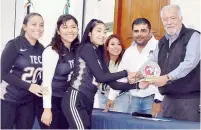  ?? ?? ▮ En tochito femenil, el campeón fue el TEC Monclova.