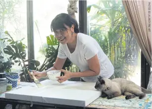  ?? ?? Artist Morakot Ketklao with her cat Peemai.