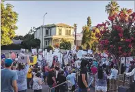  ?? Courtesy photo/indivisibl­e Colusa ?? More than 100 people gathered in front of Yuba County Superior Court Friday evening to protest conditions of immigratio­n detainees Friday.