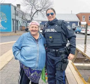  ?? CONTRIBUTE­D ?? Eva Turple is shown in this Town of Kentville photo with Const. Kara Mason, of the town’s police force. Turple, a well-known figure in the town, passed away Feb. 2 at the age of 67.