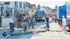  ?? FOTO: HEIKO LEHMANN ?? Das THW aus Lohr in Bayern kam am Montag mit starken Maschinen zum Leerpumpen nach Kleinblitt­ersdorf.