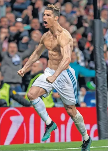  ??  ?? GOLEADOR INSACIABLE. Cristiano celebra el gol ante la Juve que dio el pase a semifinale­s de Champions.