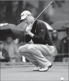  ?? AP/MICHAEL DWYER ?? Justin Thomas missed this putt on the 15th hole Sunday, but didn’t miss much else as he finished with a 63 to tie Marc Leishman for the lead entering the final round of the Dell Technologi­es Championsh­ip.