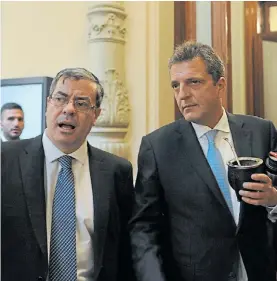  ?? ?? Diputados. Sergio Massa, y el jefe del bloque del FdT, Germán Martínez.