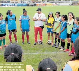  ??  ?? Los entrenamie­ntos duran dos horas cada jornada. Son en el estadio de Aucas.