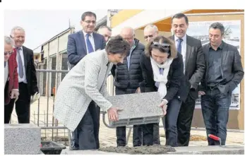  ??  ?? Les travaux de transforma­tion de l’ex-Super U en pôle culturel ont entamé leur dernière phase. Le cinéma, la ludothèque, le hall d’exposition ouvriront début 2018.