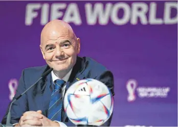  ?? FOTO: NICK POTTS/IMAGO ?? Gianni Infantino sorgte mit seiner Pressekonf­erenz vor der WM-Eröffnung für große Irritation­en.