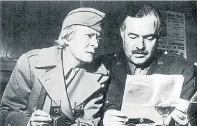  ?? A ch vo ?? Janet Flanner con Hemingway en París, en 1944