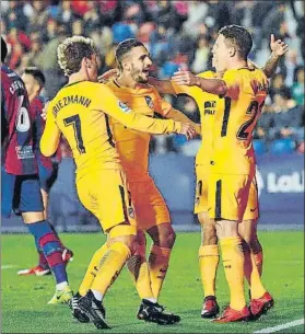  ?? FOTO: EFE ?? Griezmann y Gameiro, celebrando uno de los goles ante el Levante