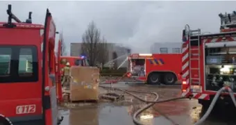  ?? FOTO RDR ?? In het voorjaar brandde het gebouw van Hoogmarten­s Wegenbouw nagenoeg helemaal af.