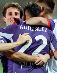  ?? ?? Leader Nico abbracciat­o dopo il gol alla Juventus (Sestini)