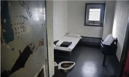  ?? ?? A solitary confinemen­t cell called at New York's Riker’s Island jail. Photograph: Bebeto Matthews/AP