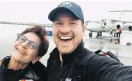  ?? COURTESY OF CHRIS PAETKAU ?? Winnipeg filmmaker Christophe­r Paetkau says he became good friends with the crew on his flight to Iqaluit and spent the time joking and taking selfies.