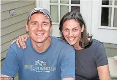  ??  ?? Scott Fricker y su esposa Buckley Kuhn Fricker