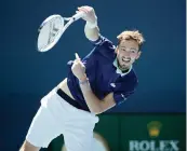  ?? AL DIAZ adiaz@miamiheral­d.com ?? Daniil Medvedev serves against Andy Murray during his victory Saturday at the Miami Open.