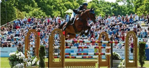  ?? Foto: Ursula Puschak ?? Einen tollen Ritt legte Patrick Afflerbach vom Reitverein Königsbrun­n Gut Fohlenhof beim viertägige­n Messeturni­er Pferd Internatio­nal in München hin. Am Ende belegte er Rang zwei beim Großen Preis von Bayern.